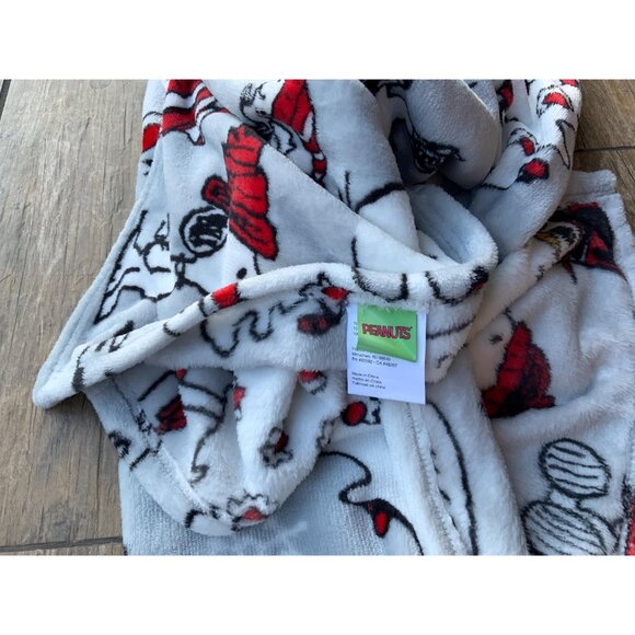 CHRISTMAS Peanuts Snoopy “Christmas Giving” Soft Plush Throw Blanket Collection - Picture 5 of 6